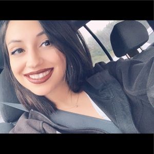 Meet your Posher, Alicia